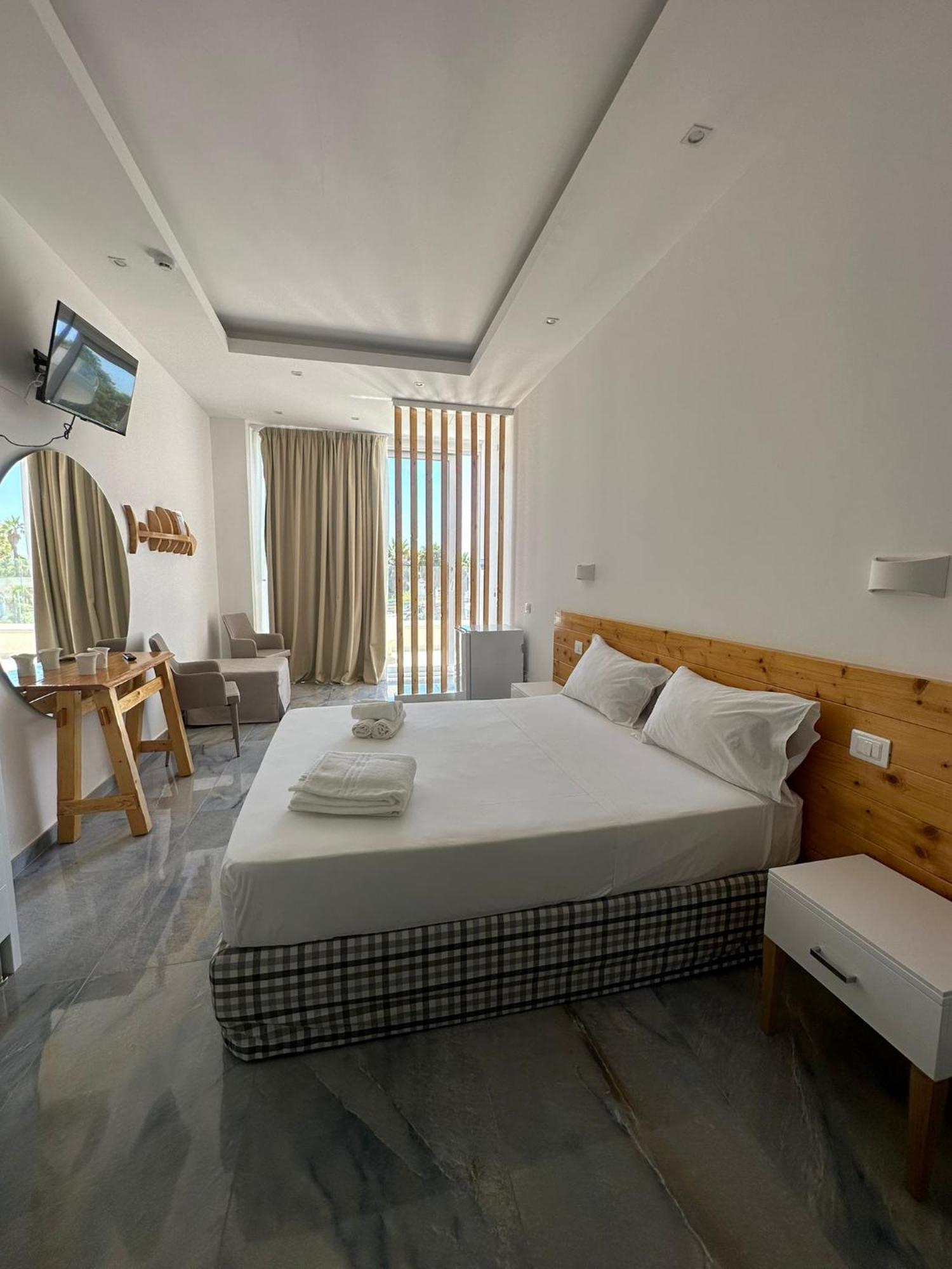 Jonium Hotel - Amazing Sea View And Swimming Pool Pulsano Exterior foto