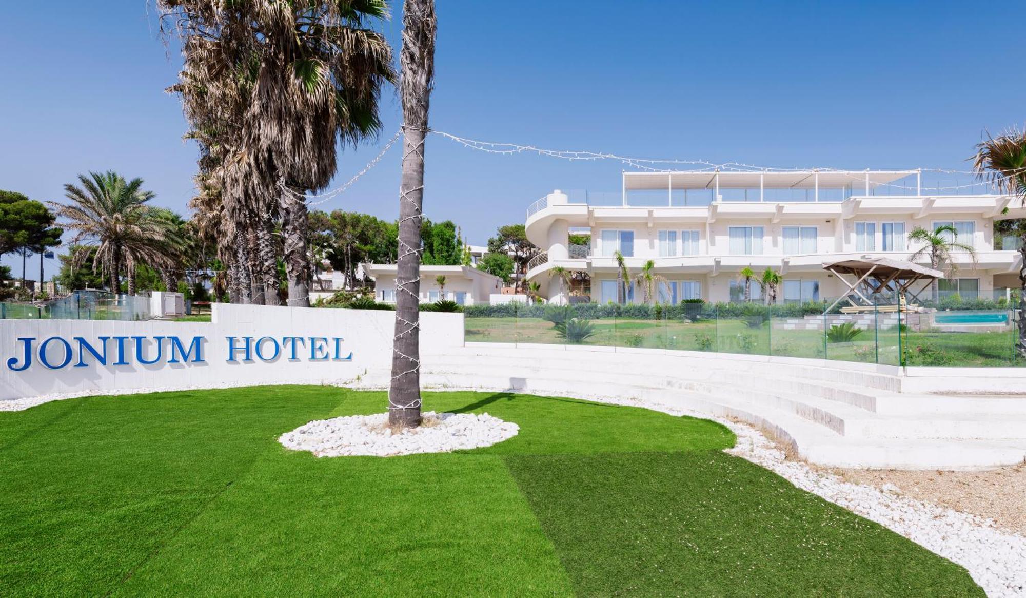 Jonium Hotel - Amazing Sea View And Swimming Pool Pulsano Exterior foto