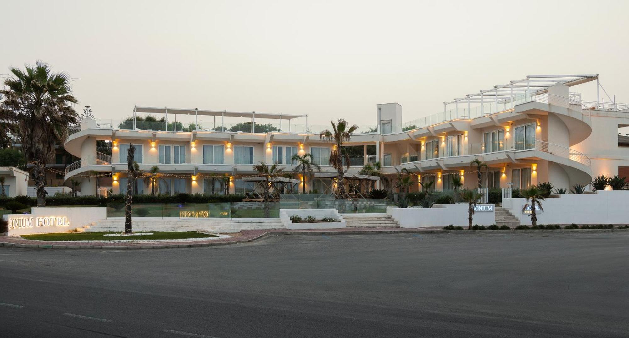 Jonium Hotel - Amazing Sea View And Swimming Pool Pulsano Exterior foto